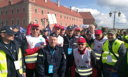 PROTEST SŁUŻB MUNDUROWYCH – Z PLACU ZAMKOWEGO w WARSZAWIE