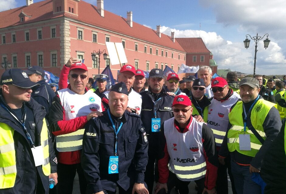 PROTEST SŁUŻB MUNDUROWYCH – Z PLACU ZAMKOWEGO w WARSZAWIE